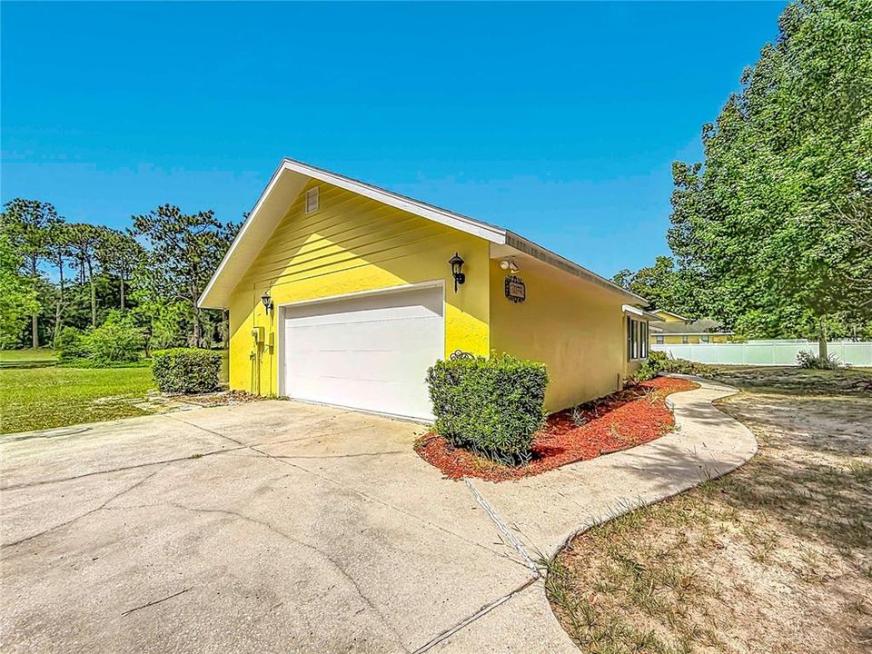 For Sale: $350,000 (2 beds, 2 baths, 1607 Square Feet)