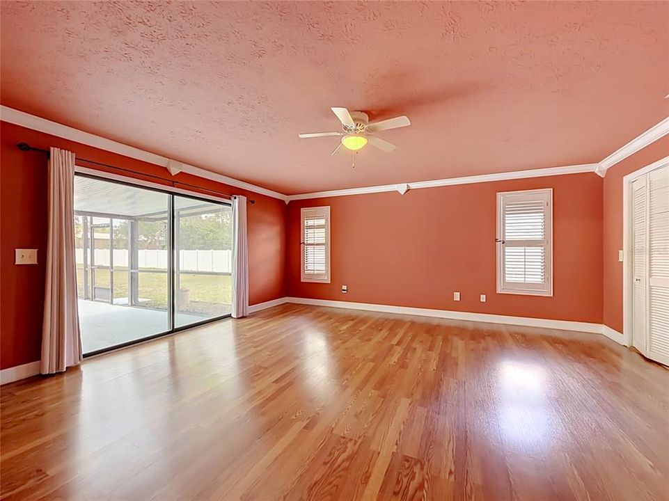 For Sale: $350,000 (2 beds, 2 baths, 1607 Square Feet)