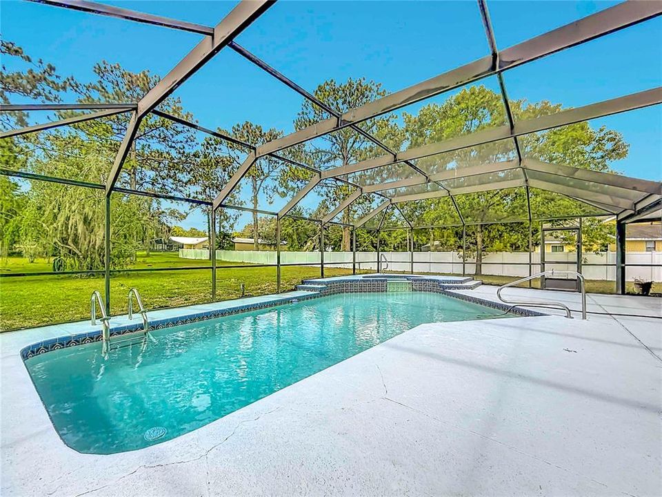For Sale: $350,000 (2 beds, 2 baths, 1607 Square Feet)