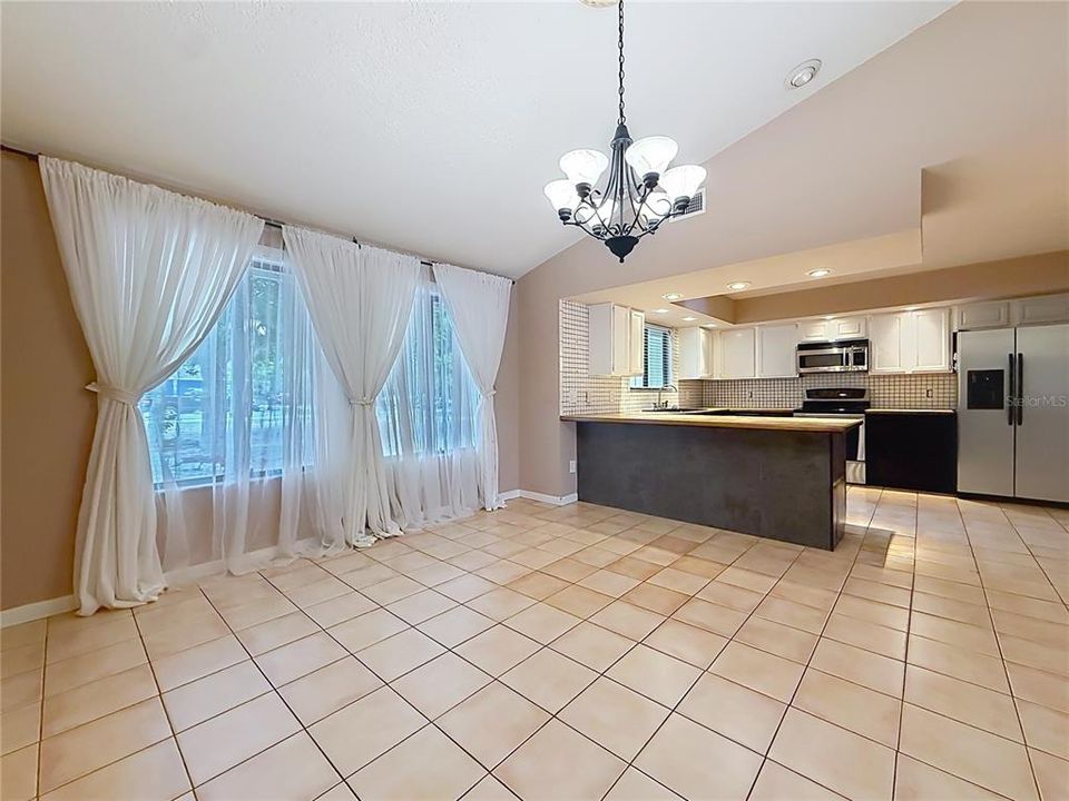 For Sale: $350,000 (2 beds, 2 baths, 1607 Square Feet)
