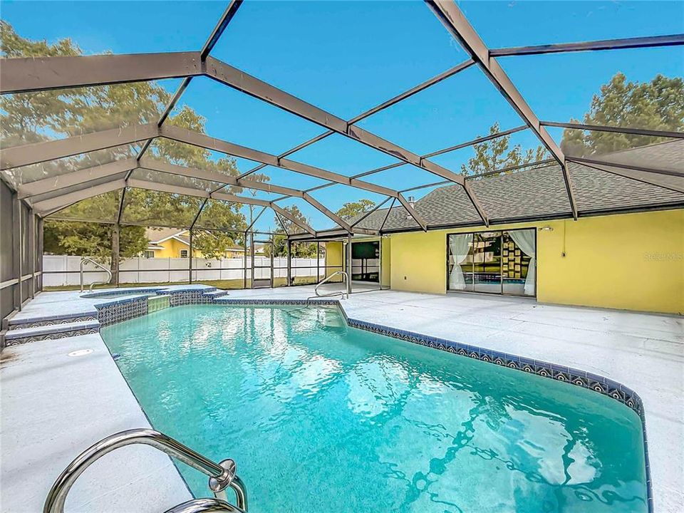 For Sale: $350,000 (2 beds, 2 baths, 1607 Square Feet)
