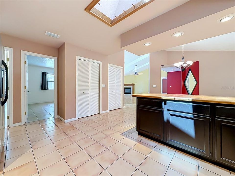 For Sale: $350,000 (2 beds, 2 baths, 1607 Square Feet)