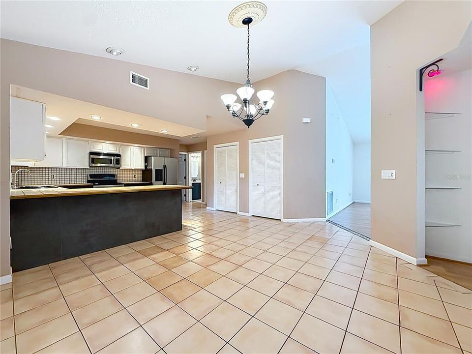 For Sale: $350,000 (2 beds, 2 baths, 1607 Square Feet)