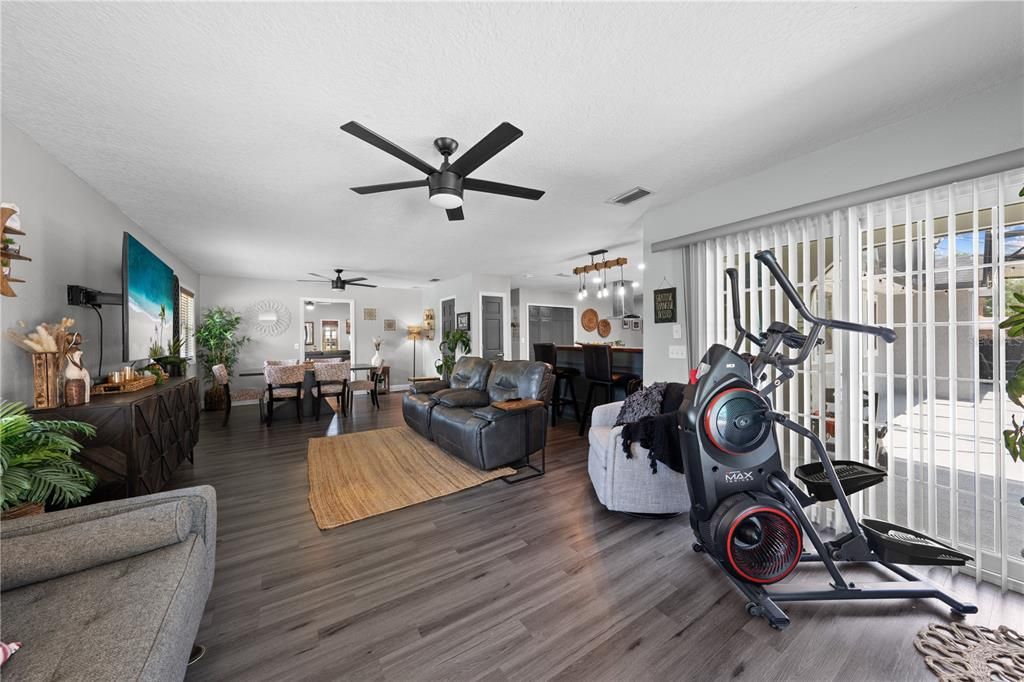 For Sale: $699,000 (4 beds, 2 baths, 2501 Square Feet)