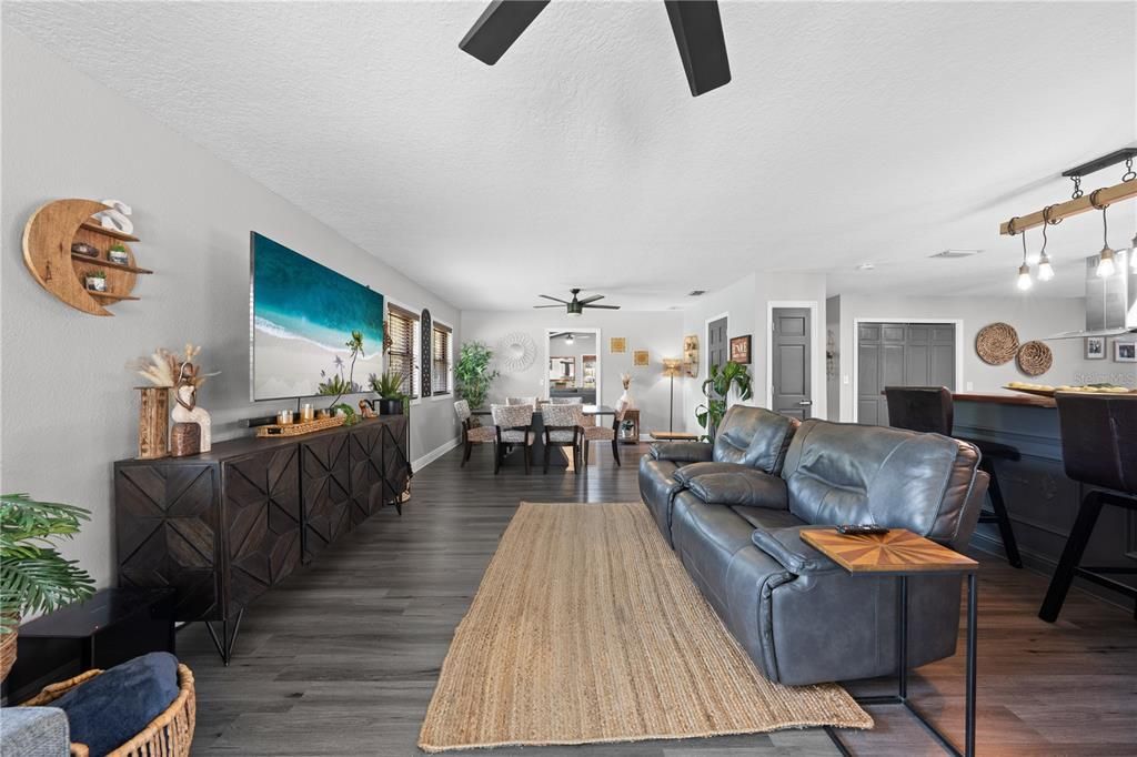 For Sale: $699,000 (4 beds, 2 baths, 2501 Square Feet)