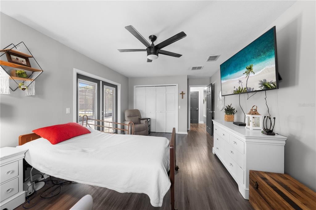 For Sale: $699,000 (4 beds, 2 baths, 2501 Square Feet)
