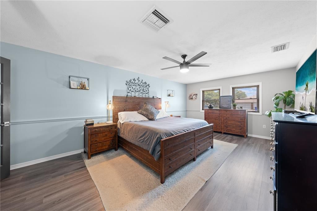 For Sale: $699,000 (4 beds, 2 baths, 2501 Square Feet)