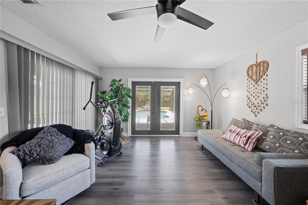 For Sale: $699,000 (4 beds, 2 baths, 2501 Square Feet)