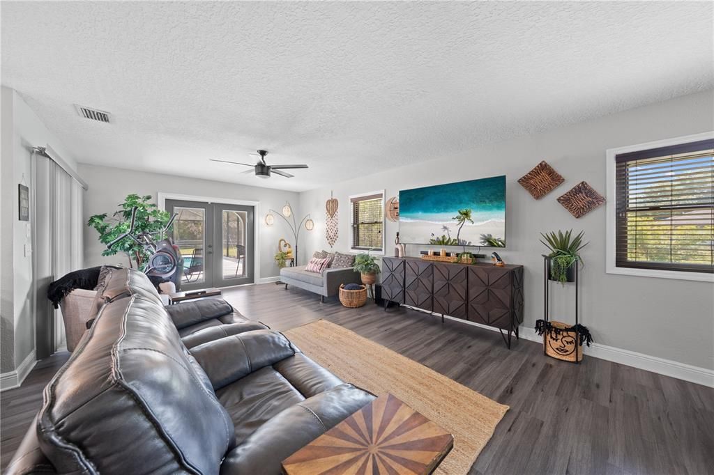 For Sale: $699,000 (4 beds, 2 baths, 2501 Square Feet)