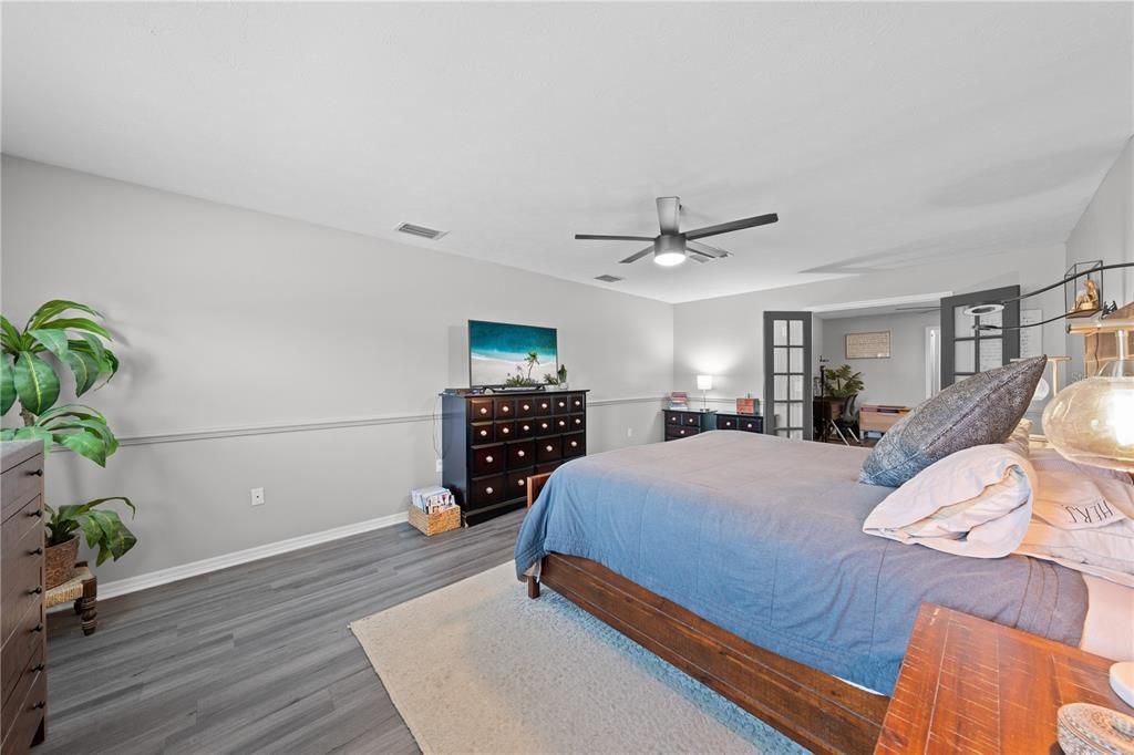For Sale: $699,000 (4 beds, 2 baths, 2501 Square Feet)