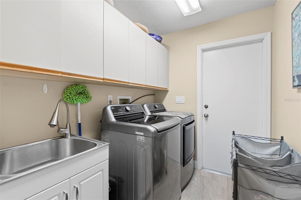 For Sale: $875,000 (4 beds, 3 baths, 2782 Square Feet)