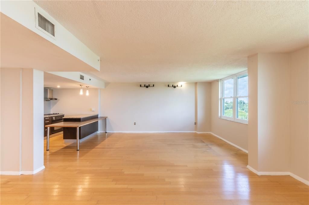 For Sale: $169,000 (2 beds, 2 baths, 1160 Square Feet)