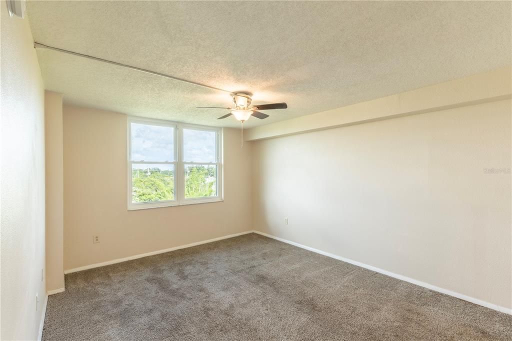For Sale: $169,000 (2 beds, 2 baths, 1160 Square Feet)