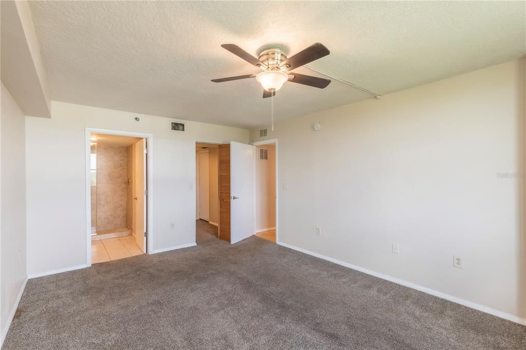 For Sale: $169,000 (2 beds, 2 baths, 1160 Square Feet)