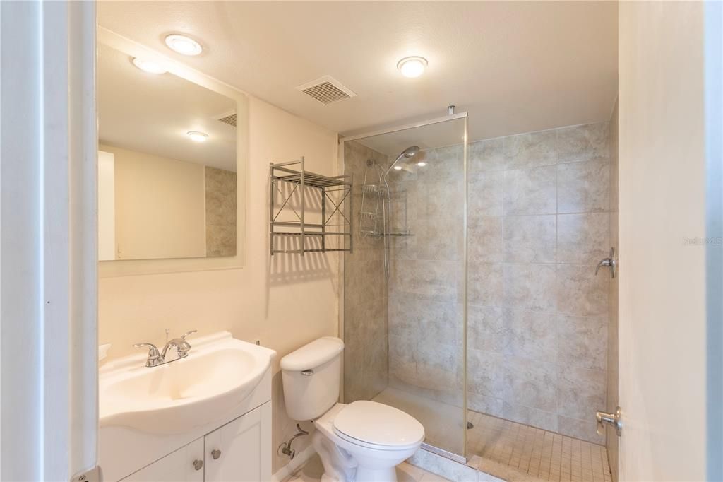 For Sale: $169,000 (2 beds, 2 baths, 1160 Square Feet)