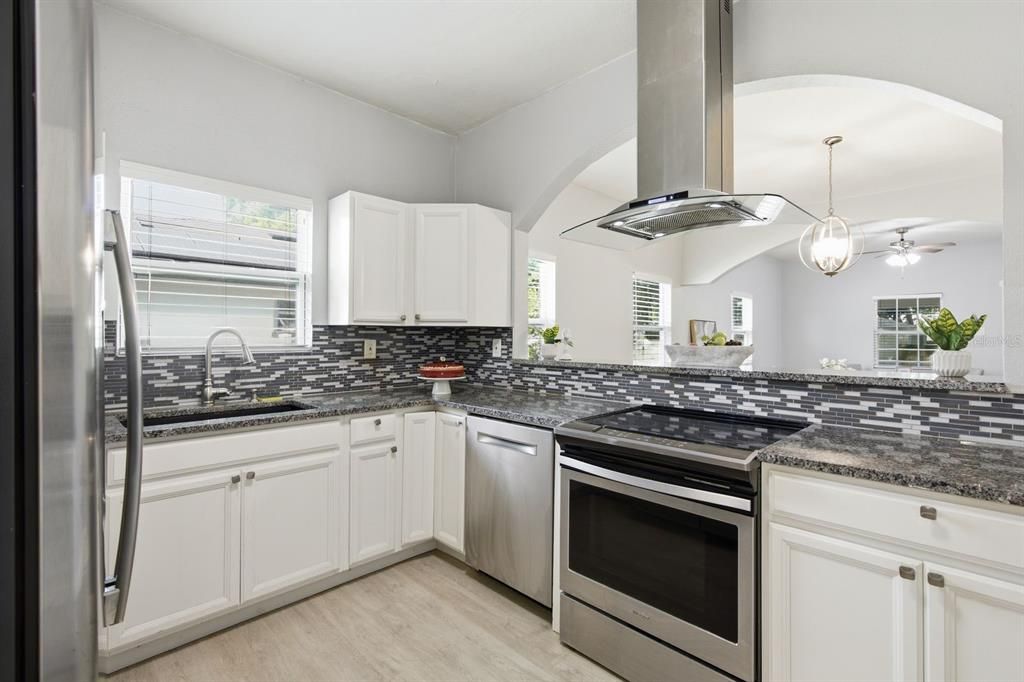 For Sale: $400,000 (3 beds, 2 baths, 1433 Square Feet)