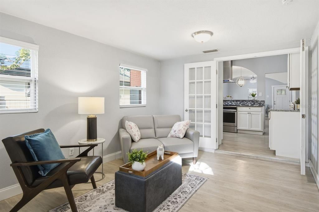 For Sale: $400,000 (3 beds, 2 baths, 1433 Square Feet)