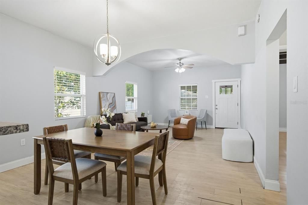 For Sale: $400,000 (3 beds, 2 baths, 1433 Square Feet)