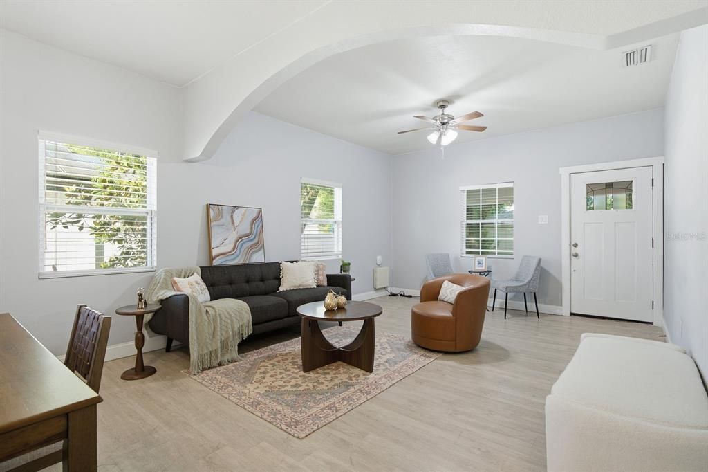 For Sale: $400,000 (3 beds, 2 baths, 1433 Square Feet)