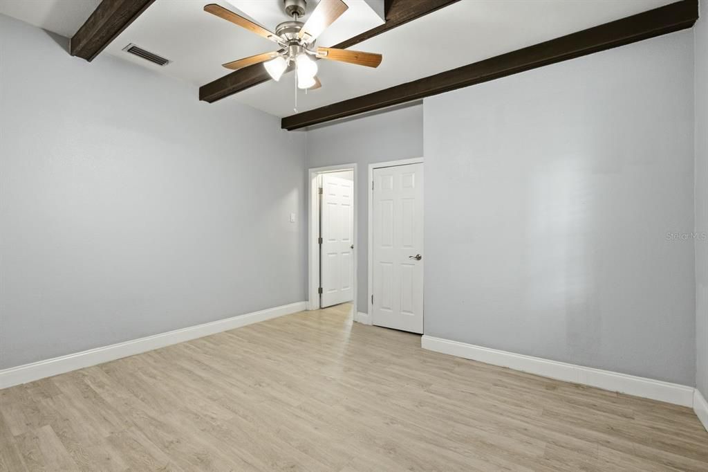 For Sale: $400,000 (3 beds, 2 baths, 1433 Square Feet)
