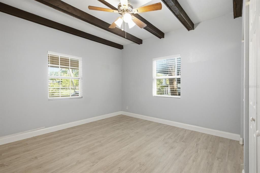 For Sale: $400,000 (3 beds, 2 baths, 1433 Square Feet)