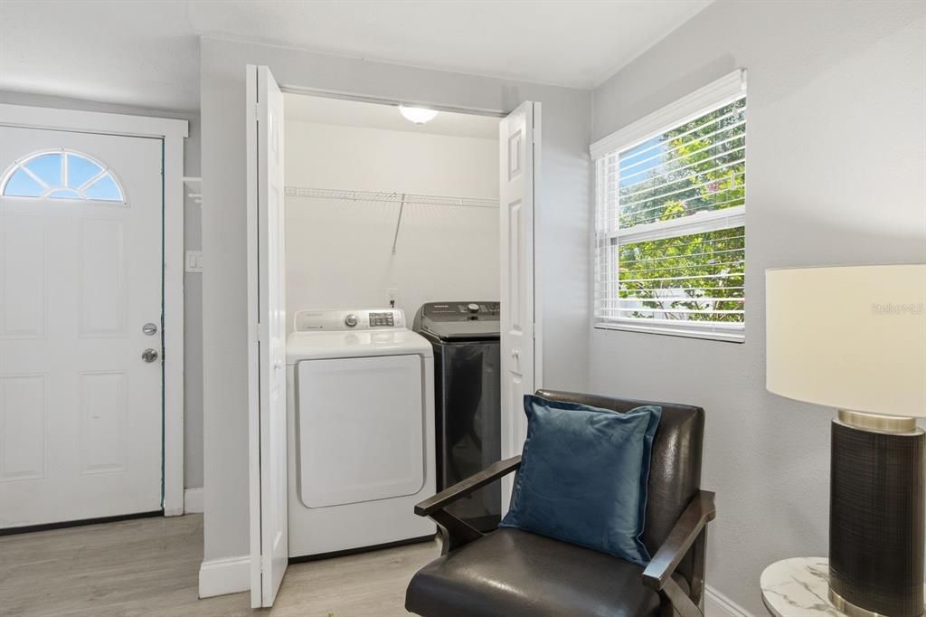 For Sale: $400,000 (3 beds, 2 baths, 1433 Square Feet)