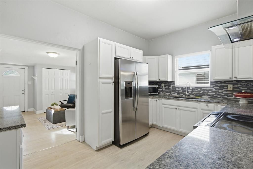For Sale: $400,000 (3 beds, 2 baths, 1433 Square Feet)