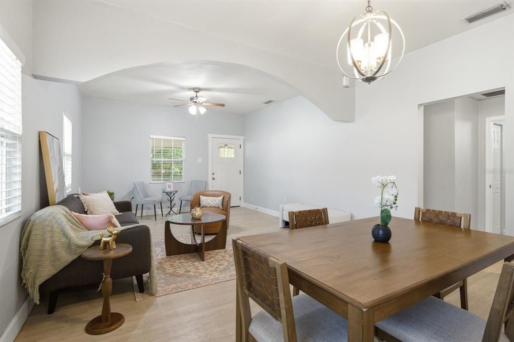 For Sale: $400,000 (3 beds, 2 baths, 1433 Square Feet)
