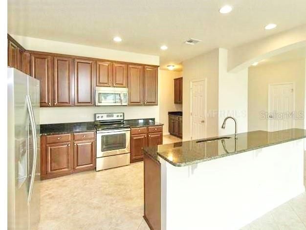 В аренду: $4,495 (8 спален, 4 ванн, 5107 Квадратных фут)
