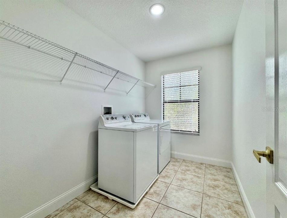 For Rent: $2,970 (4 beds, 2 baths, 2419 Square Feet)