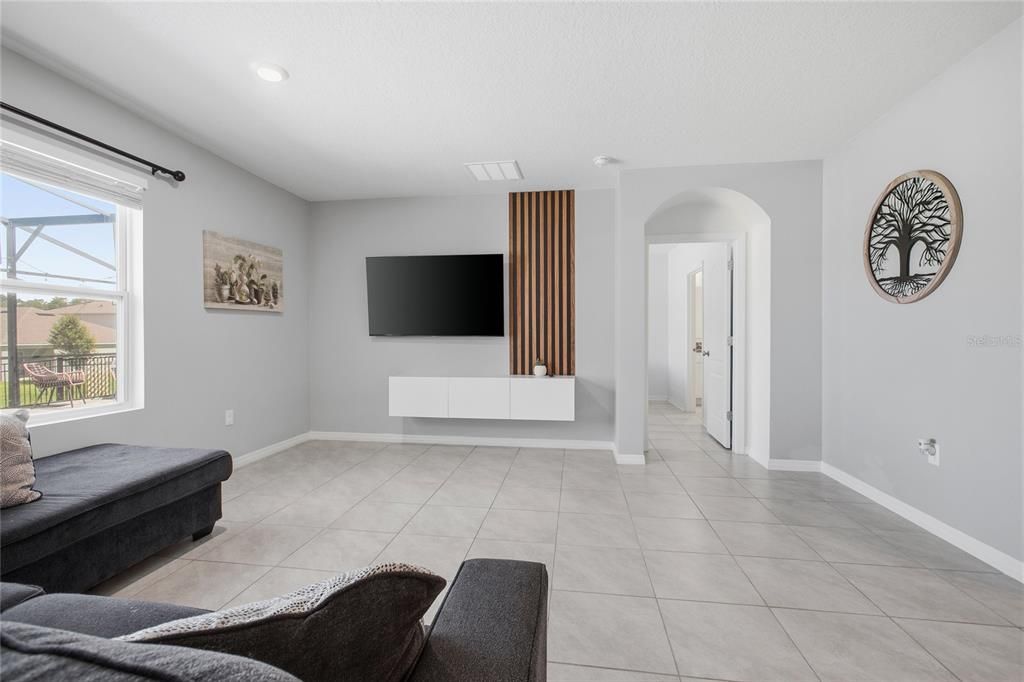 For Sale: $399,900 (4 beds, 2 baths, 1846 Square Feet)