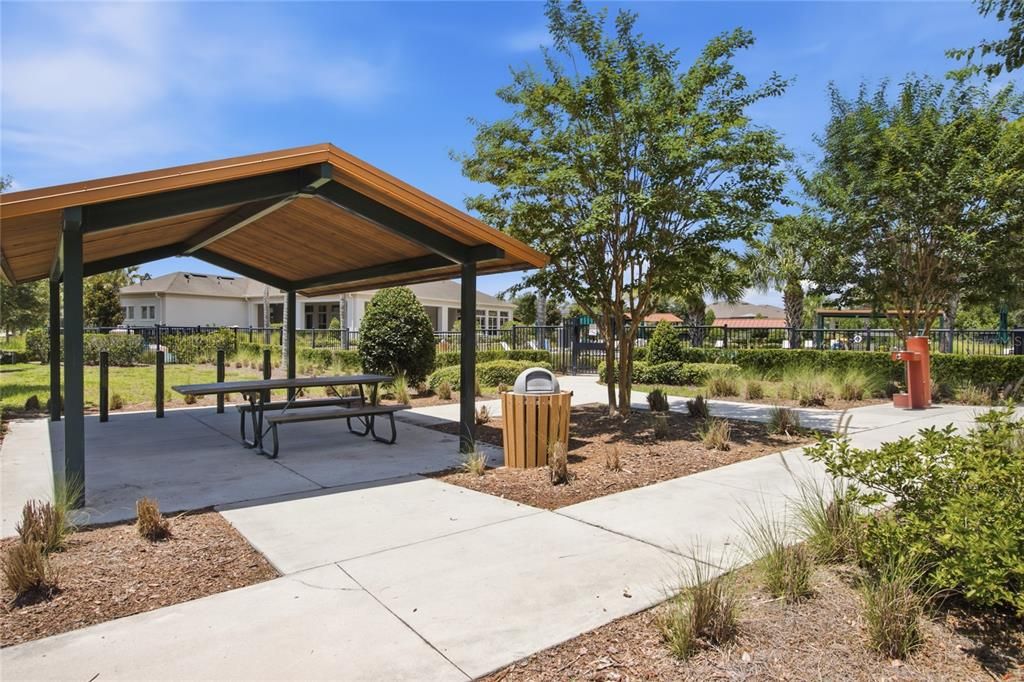 Activo con contrato: $385,000 (4 camas, 2 baños, 1846 Pies cuadrados)