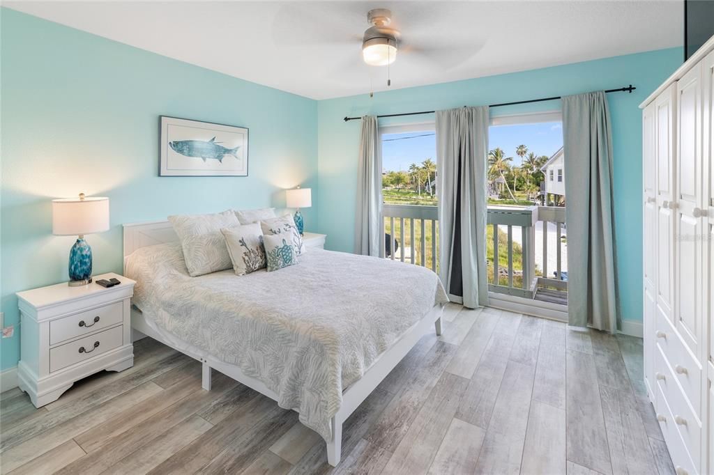 For Sale: $415,000 (3 beds, 2 baths, 946 Square Feet)