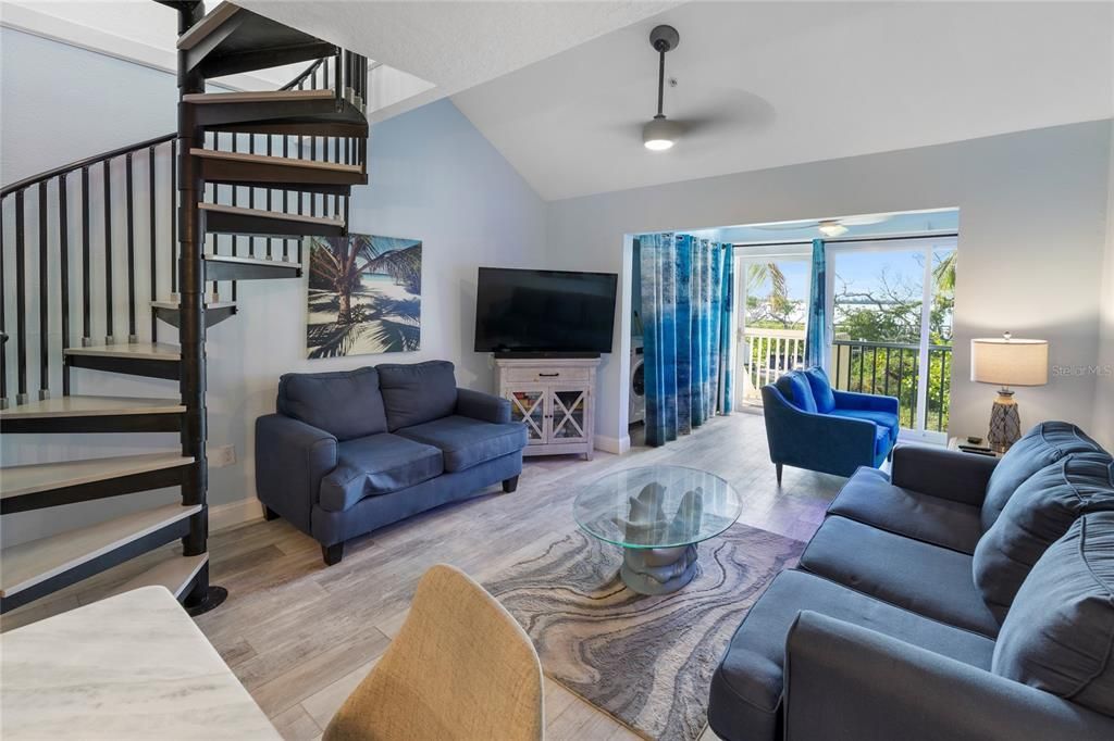 For Sale: $415,000 (3 beds, 2 baths, 946 Square Feet)