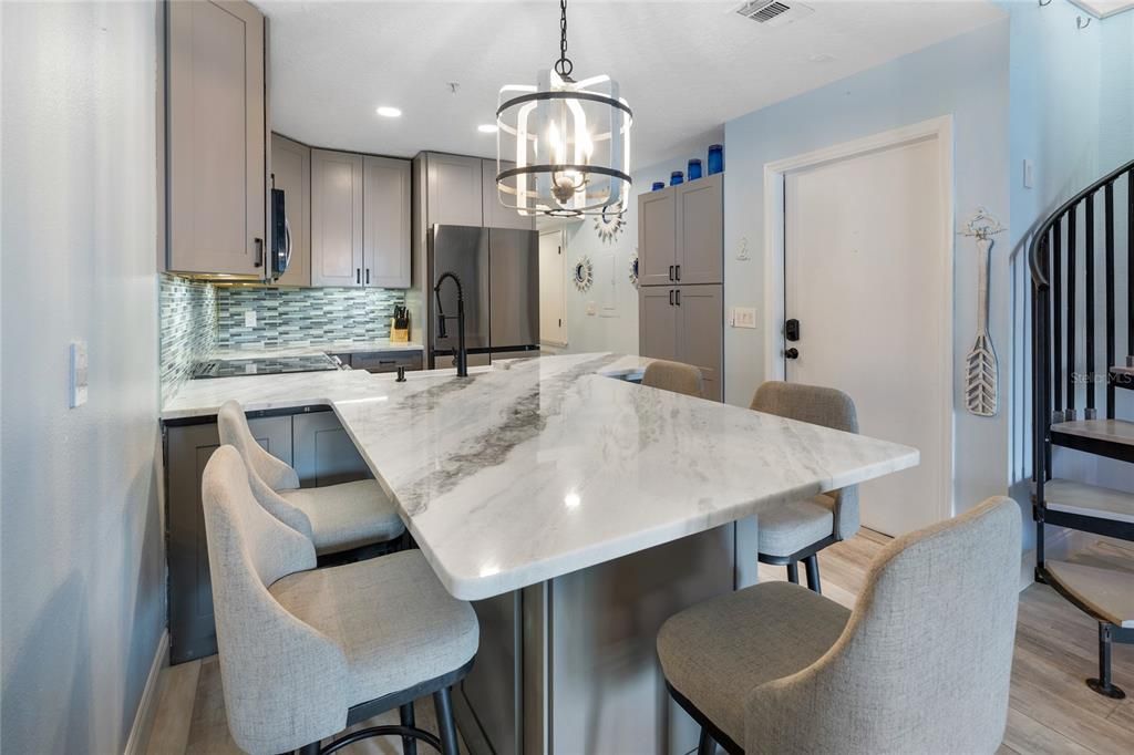 For Sale: $415,000 (3 beds, 2 baths, 946 Square Feet)