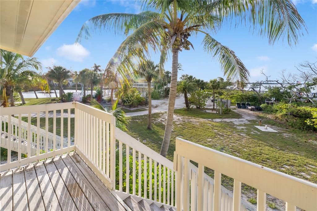 For Sale: $415,000 (3 beds, 2 baths, 946 Square Feet)