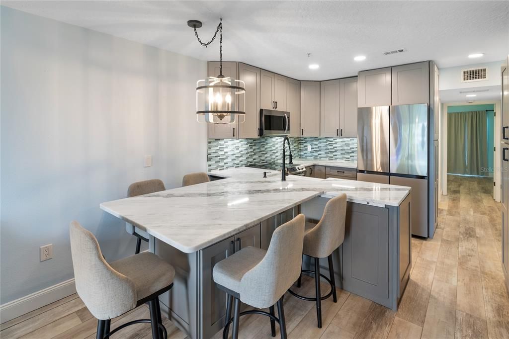 For Sale: $415,000 (3 beds, 2 baths, 946 Square Feet)