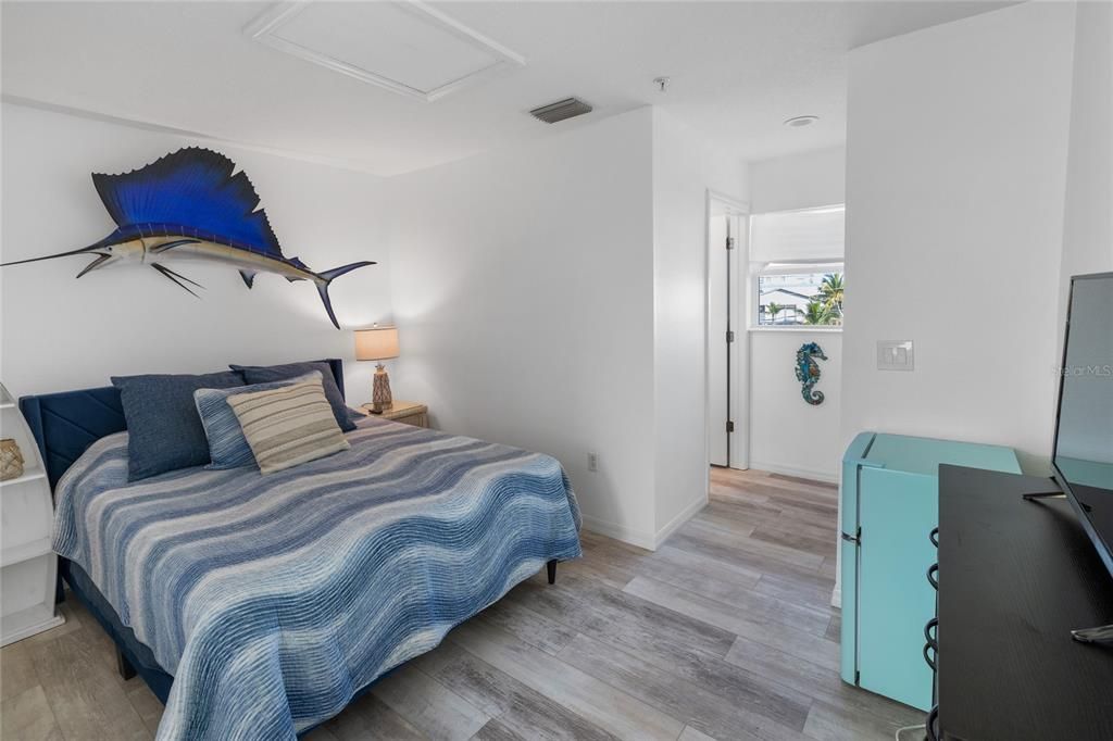 For Sale: $415,000 (3 beds, 2 baths, 946 Square Feet)