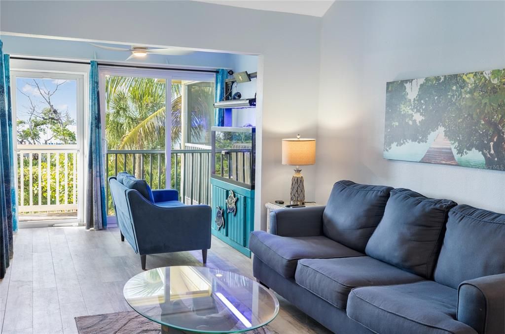 For Sale: $415,000 (3 beds, 2 baths, 946 Square Feet)