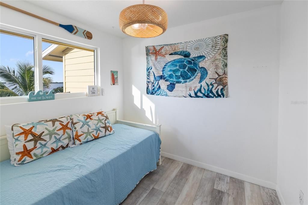 For Sale: $415,000 (3 beds, 2 baths, 946 Square Feet)