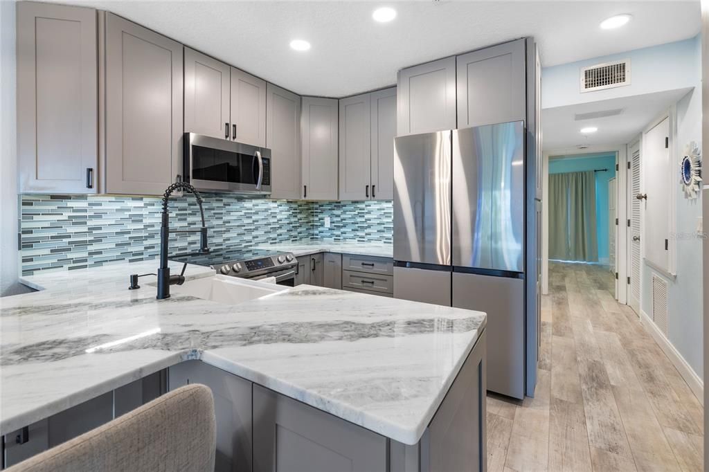 For Sale: $415,000 (3 beds, 2 baths, 946 Square Feet)
