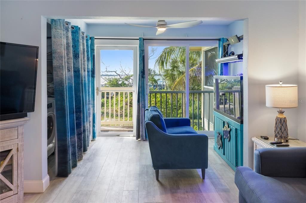 For Sale: $415,000 (3 beds, 2 baths, 946 Square Feet)