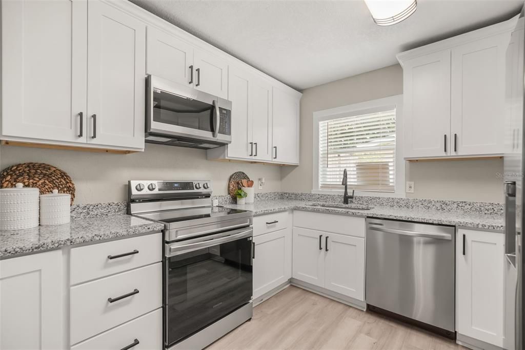 For Sale: $289,900 (4 beds, 2 baths, 1476 Square Feet)