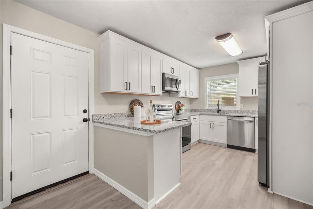 For Sale: $289,900 (4 beds, 2 baths, 1476 Square Feet)