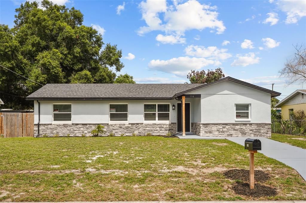 For Sale: $289,900 (4 beds, 2 baths, 1476 Square Feet)