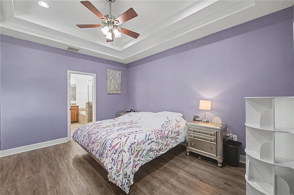 En Venta: $439,000 (4 camas, 2 baños, 2366 Pies cuadrados)