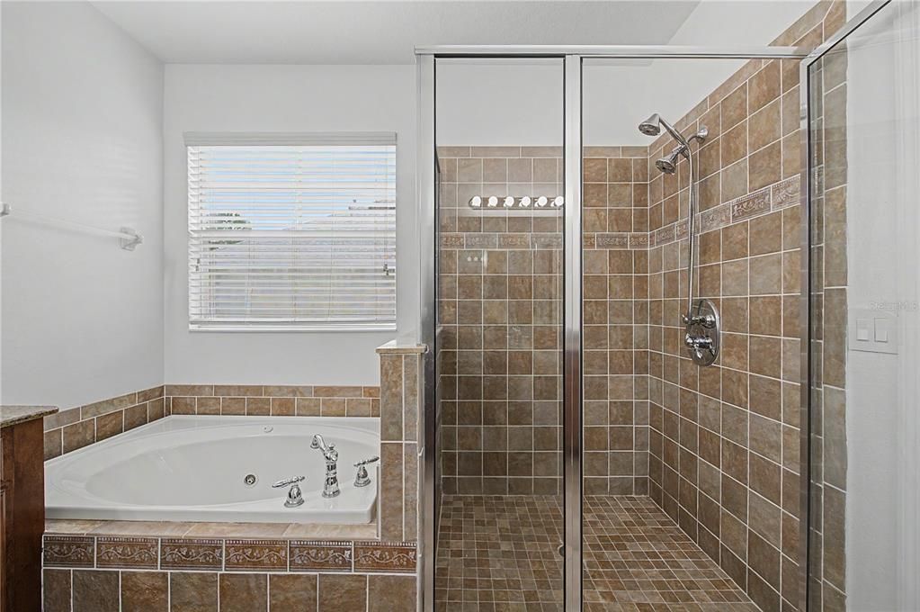En Venta: $439,000 (4 camas, 2 baños, 2366 Pies cuadrados)