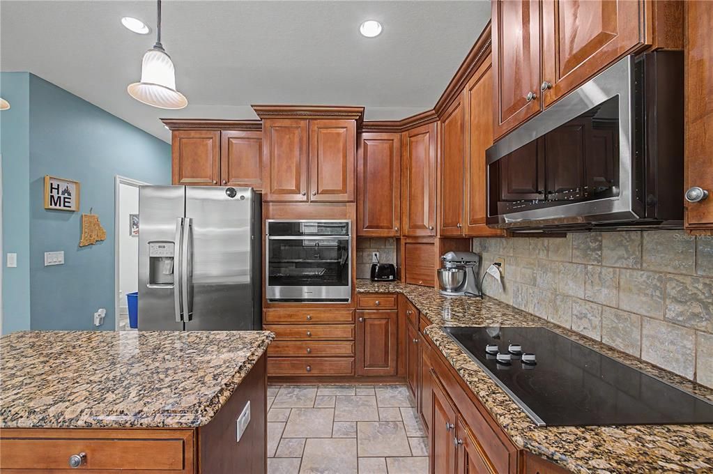 En Venta: $439,000 (4 camas, 2 baños, 2366 Pies cuadrados)
