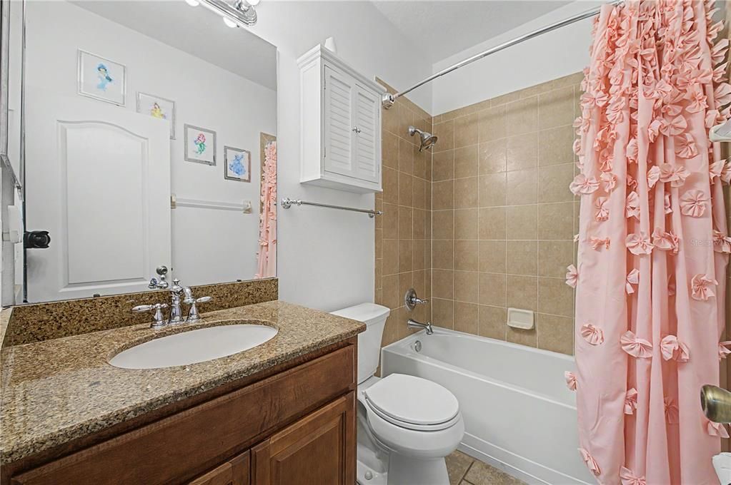 En Venta: $439,000 (4 camas, 2 baños, 2366 Pies cuadrados)