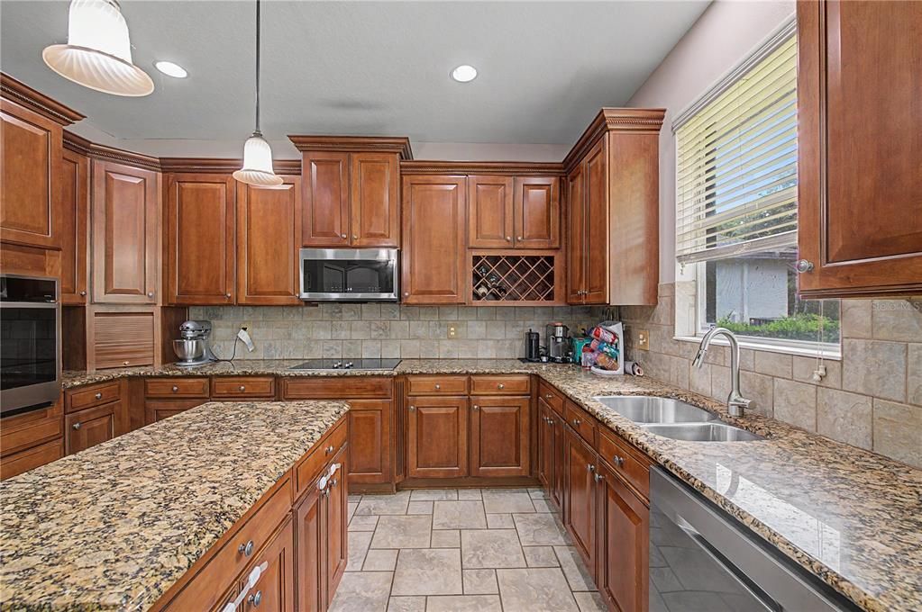 En Venta: $439,000 (4 camas, 2 baños, 2366 Pies cuadrados)